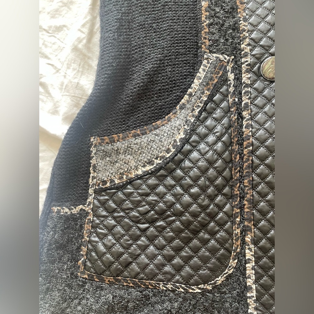 Vintage Monroe & Main Quilted Faux Leather Trim animal print Cardigan Jacket - Picture 15 of 16